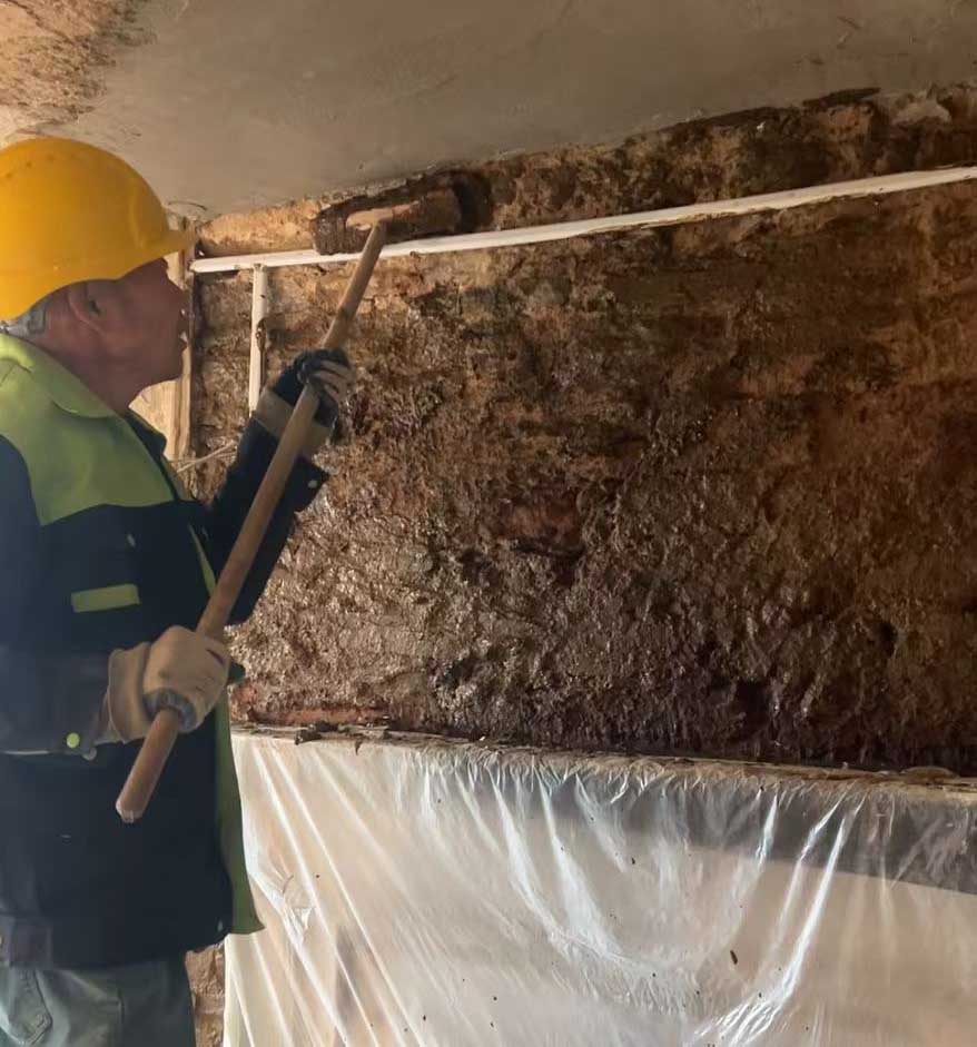 Using Cow Dung Plaster to Block Soot Bleeding in Historic Stone Buildings in Ireland